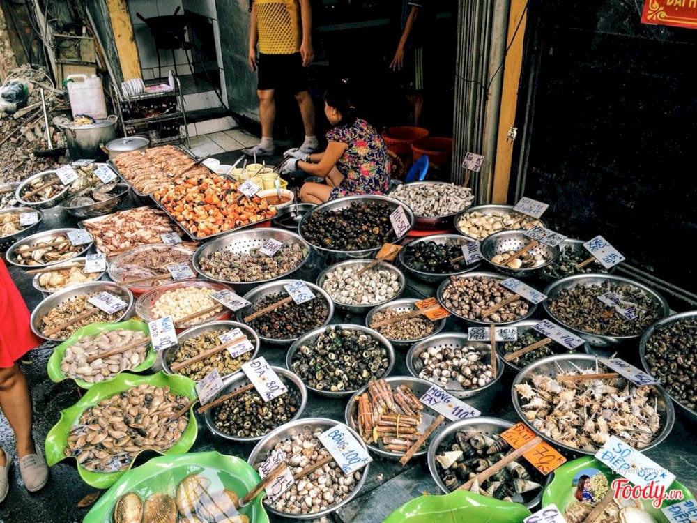 This street is famous for fresh seafood stalls